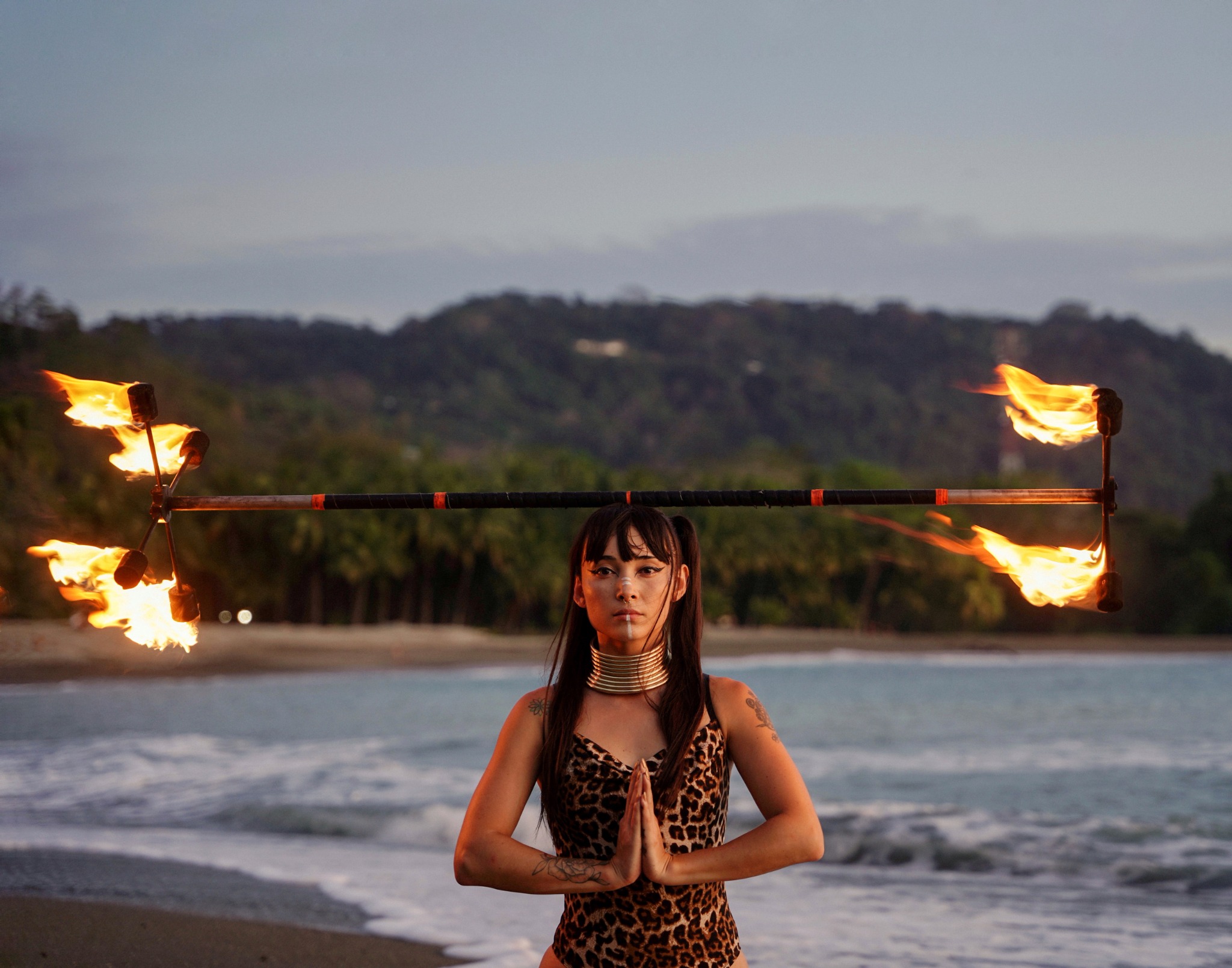 JAWARA en escena con dragon staff