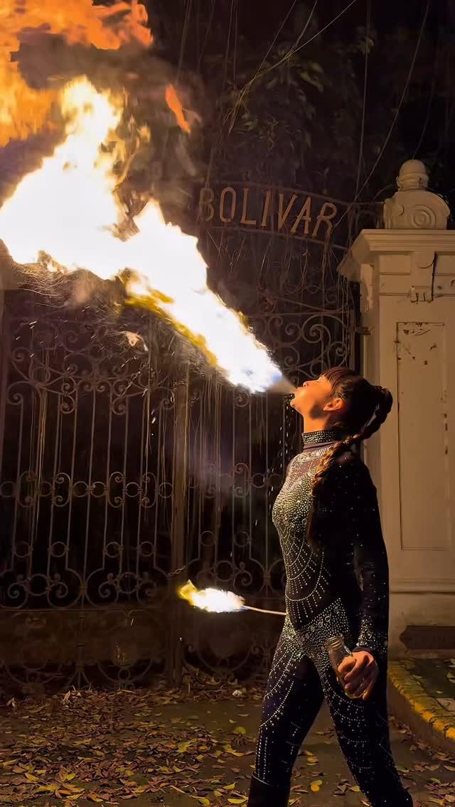 JAWARA realizando escupe fuego